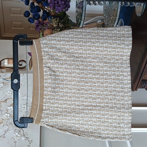 NWT Pull & Bear 100% Cotton Logo Print Mini Skirt. Size S - Picture 3 of 15